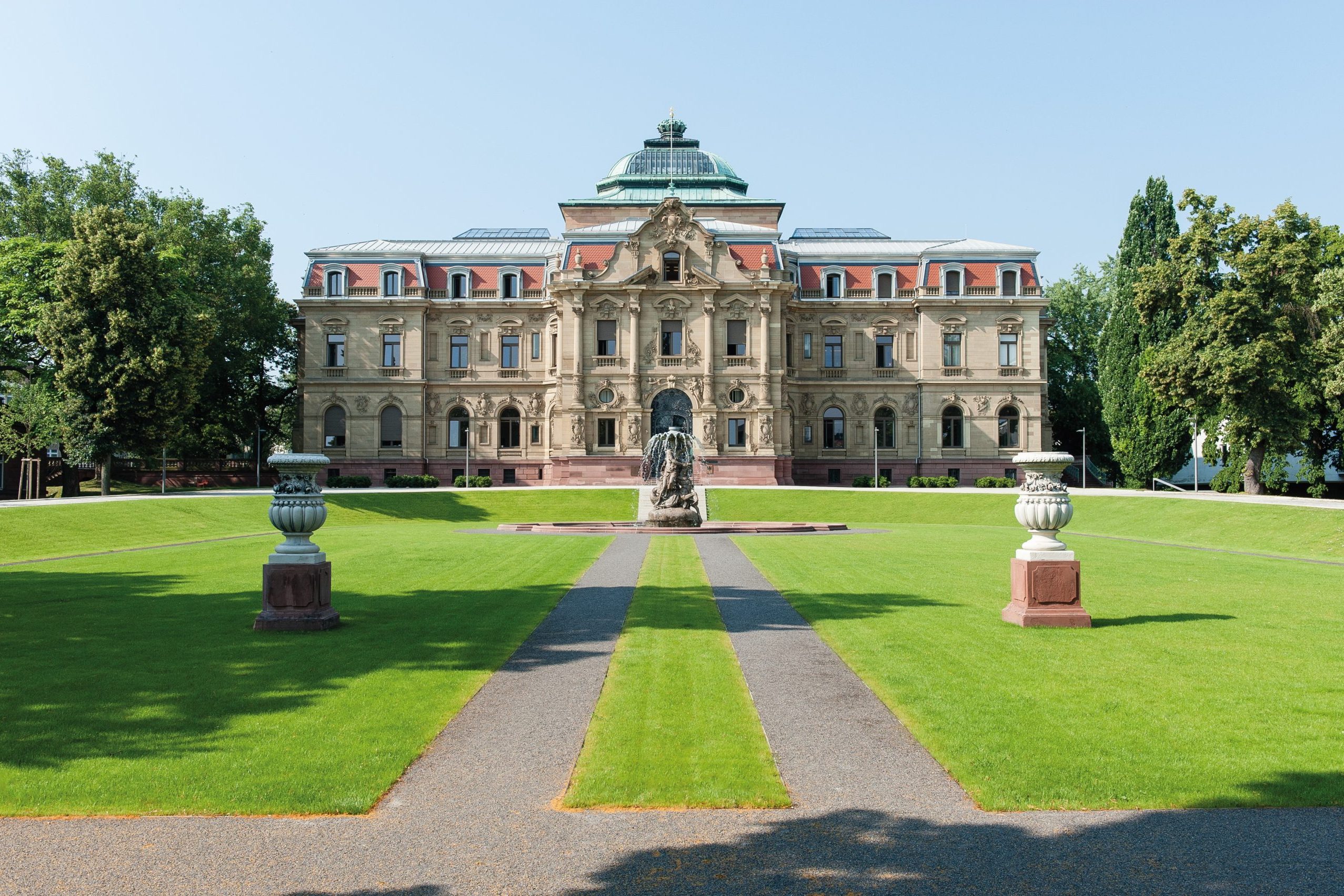 p_palaismitBrunnen_tif