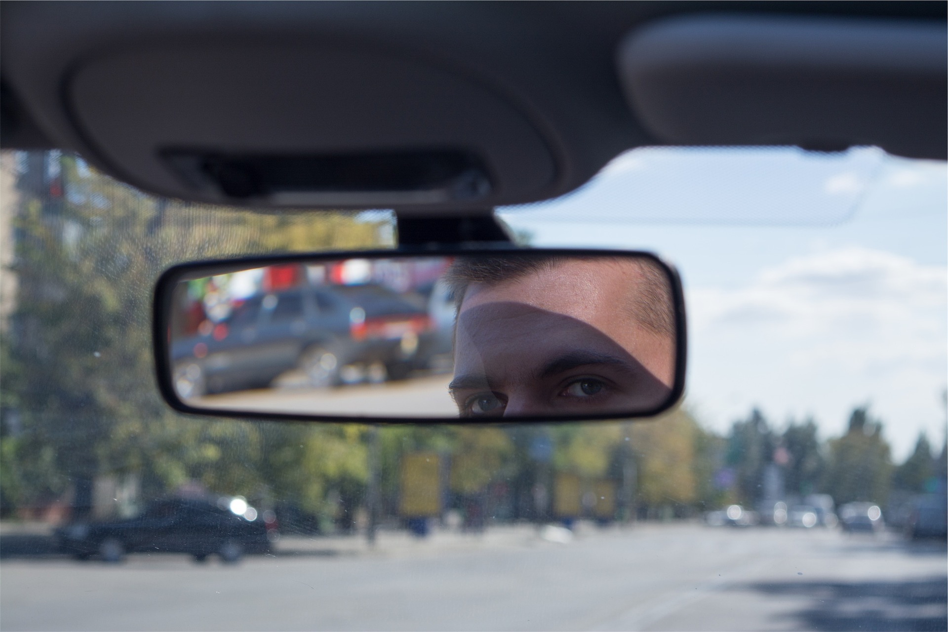 rearview-mirror-2626476_1920