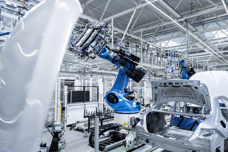 Mercedes-Benz AG und H2 Green Steel besiegeln Liefervertrag und Absichtserklärung zum Aufbau einer nordamerikanischen LieferketteMercedes-Benz AG and H2 Green Steel secure supply deal and an MoU to establish North American supply chain