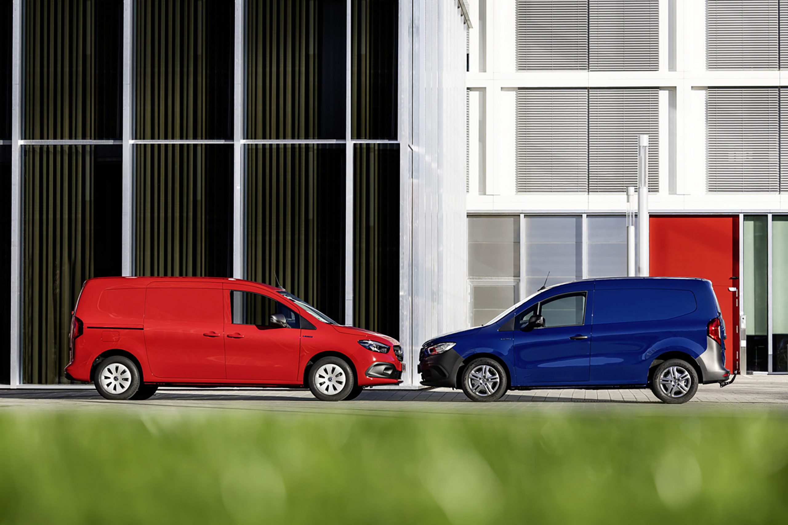 Mercedes-Benz bringt die elektrischen Small Vans auf die Straße: Verkaufsstart für den EQT sowie den eCitanMercedes-Benz puts the electric small vans to the road: Sales launch for the EQT and the eCitan