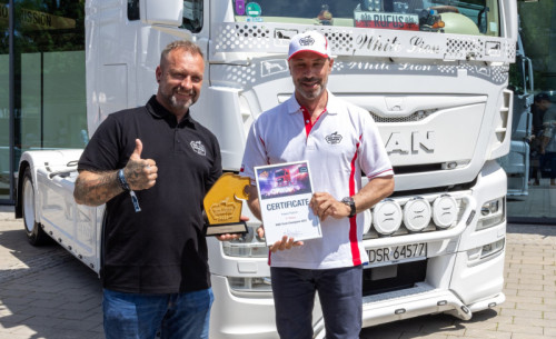 Paweł Pabich präsentiert seinen MAN TGX 'White Lion' beim MAN Trucknology Festival 2023, wo er als MAN Truck Champion Europe 2023 ausgezeichnet wurde.