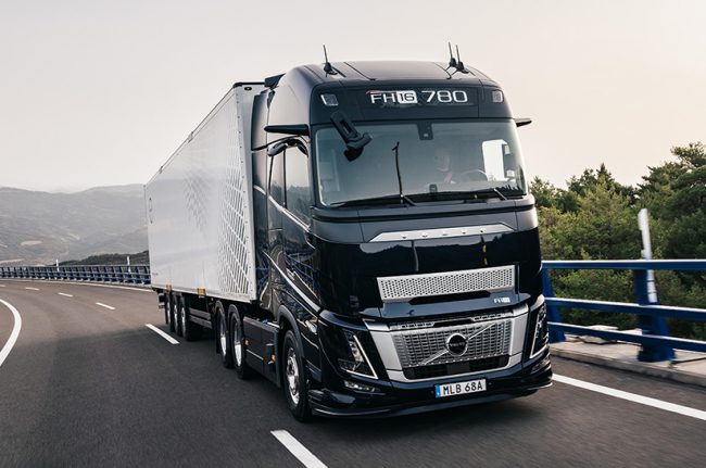 Das Bild zeigt einen Volvo FH16 Truck, für den es einen neuen Motor gibt.