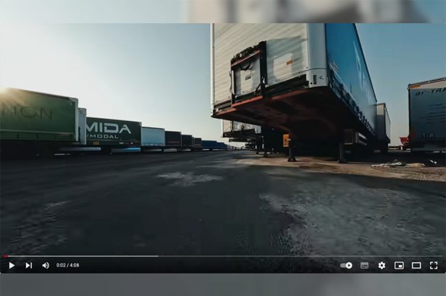 Das Bild zeigt einen Screenshot aus einem Drohnenvideo der Wielton Group im Werk am Stammsitz.