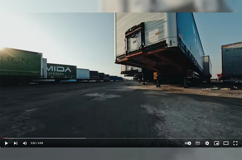 Das Bild zeigt einen Screenshot aus einem Drohnenvideo der Wielton Group im Werk am Stammsitz.