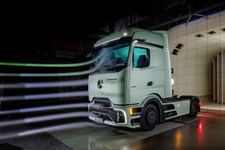 Actros L Das Bild zeigt den neuen Mercedes-Benz Actros 600 L von Daimler Truck.