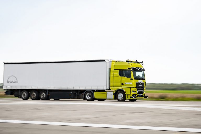 p-eot-man-plus-cooperation-4-neusmall3