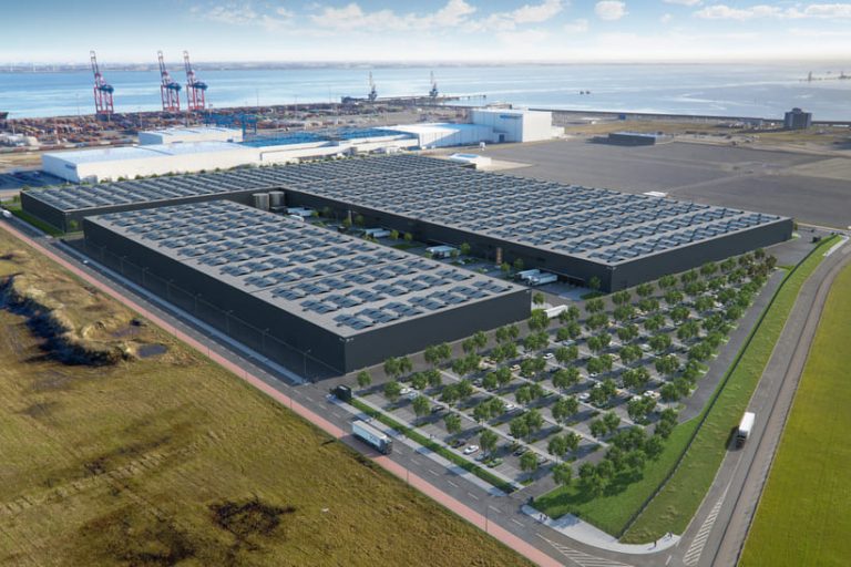 Das Luftbild zeigt den JadeWeserPort.