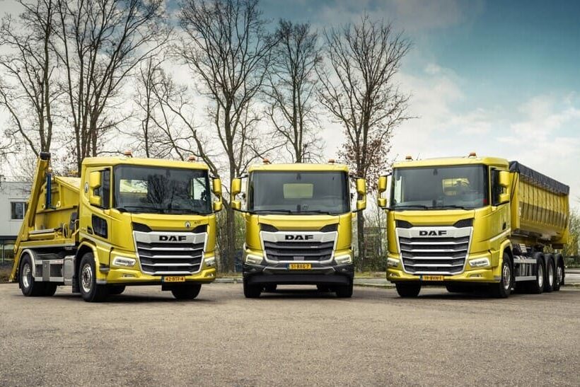 drei DAF-Trucks in gelb