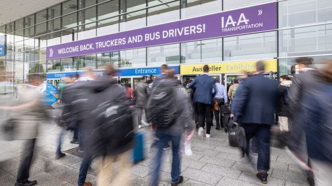 Fachbesucher zur IAA Transportation
