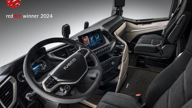 Der Iveco S-Way ist Gewinner beim Red Dot Design Award 2024. Das Bild zeigt das Fahrerhaus von innen.