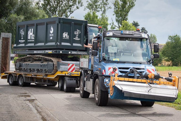 Das Entwicklungsprojekt WaVe zielt auf die Erforschung von Wasserstoff-Verbrennungsmotoren für Spezialfahrzeuge. Was sich dabei in der Praxis ergeben kann, haben jüngst Mercedes-Benz Special Trucks und die Mörtlbauer Baumaschinen Vertriebs GmbH präsentiert.