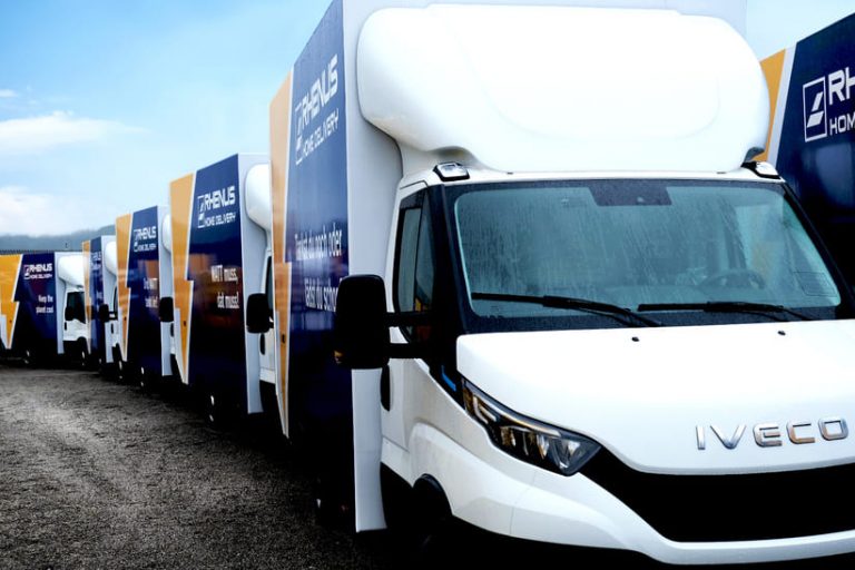 IVECO_Rhenus_(web) Das Bild zeigt Fahrzeuge von Iveco.