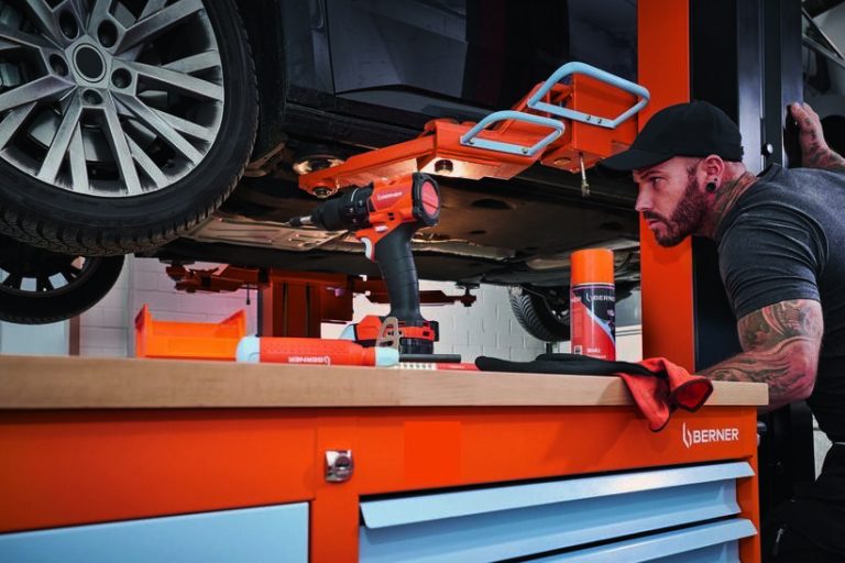 Werkstatt_Anwendungsbild_Hebebühne_web Wie das neue Branchenbarometer der Berner Group zeigt, gehen Kfz-Profis auch weiterhin von steigenden Umsätzen in den kommenden Monaten aus.