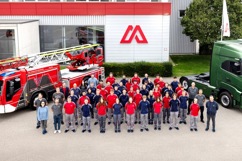 Neue Auszubildende und Dualstudierende am Iveco Group Standort Ulm
