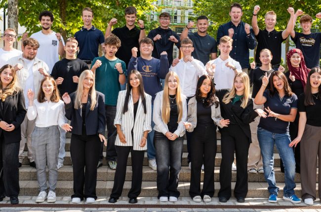 Die neuen Nachwuchskräfte am Dachser Head Office in Kempten.