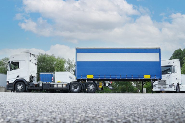 Scania Fahrzeuge mit Wechselbrücken-Aufbau von SDG