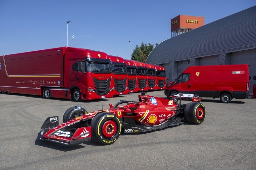 Iveco in Ferrari-Rot: 15 Iveco S-Way Sattelzugmaschinen und ein Daily reihen sich in die Iveco Fahrzeugflotte der Scuderia Ferrari HP ein