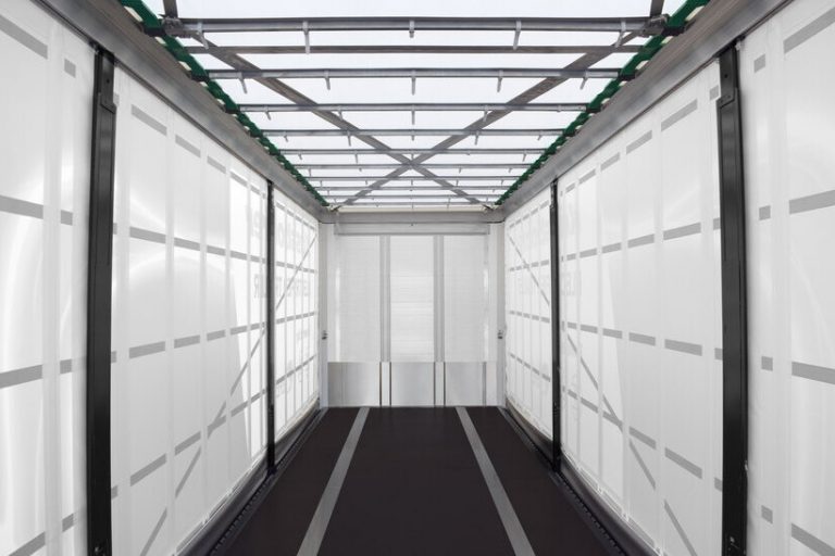 Nächste Generation der Curtainsider-Reihe von Kässbohrer