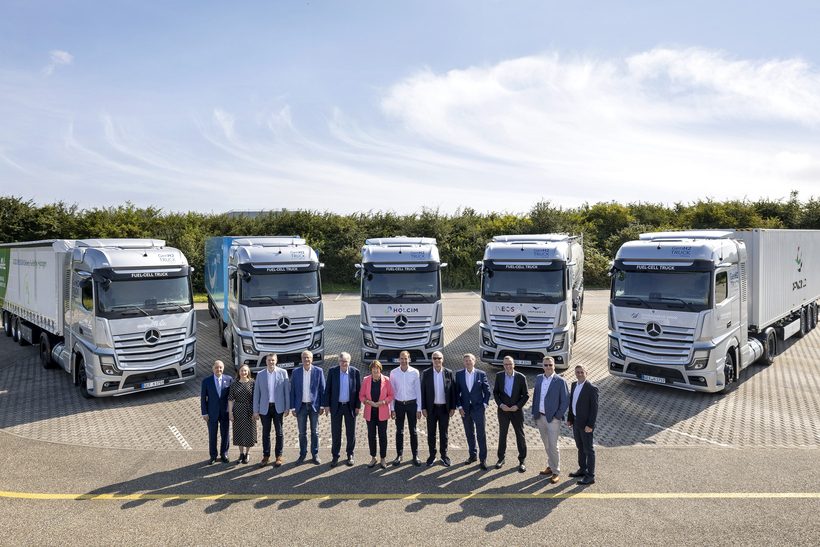 Daimler Truck übergab fünf Mercedes-Benz GenH2 zur Erprobung an fünf Kunden.