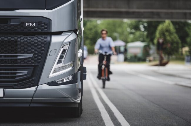 Sicherheit für Fußgänger und Radfahrer: Volvo Trucks führt Sicherheitssysteme der nächsten Generation zum Schutz von Fußgängern und Radfahrern ein.