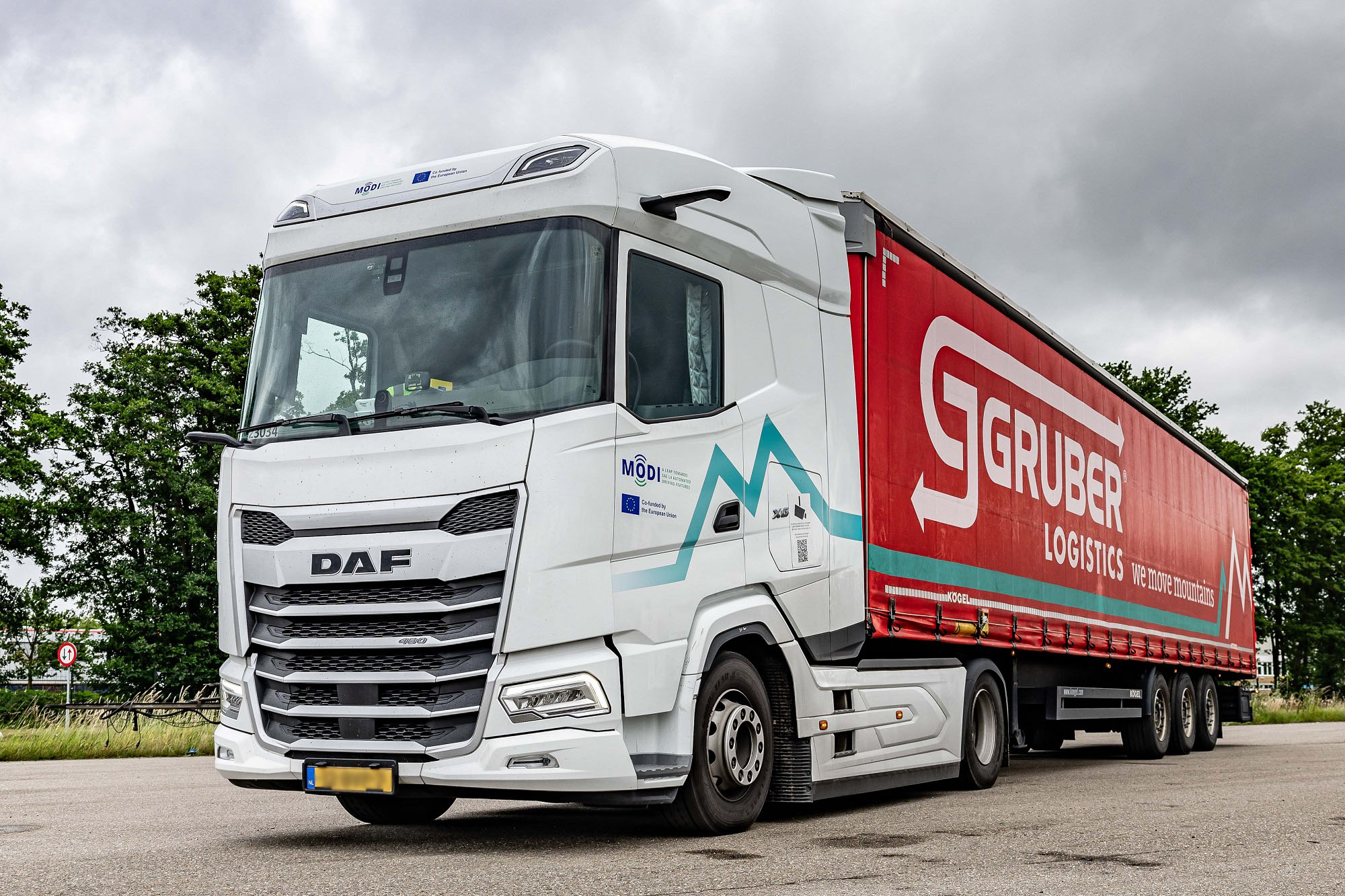 Gruber Logistics_Juna c Gruber Logistics Elektromobilität für die Kundschaft: Gruber Logistics nutzt eine weitere Möglichkeit, um Kunden Elektromobilität anbieten zu können.