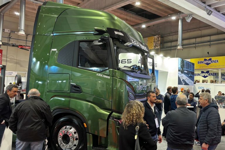 T3_Expo Neue Messe in Italien: Die Automobilbranche feiert die erste Ausgabe der neuen Messe T3 Expo – Truck, Tyre, Trailer für Lkw, Reifen und Anhänger im italienischen Messezentrum Piacenza Expo.