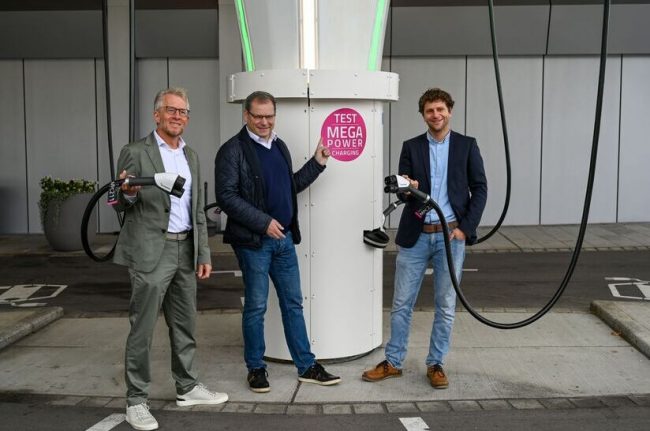 Megawatt-Ladetechnologie für LKW: R:loaded, eLoaded und STRABAG treten als Bietergemeinschaft für Ausschreibung der Autobahn GmbH an