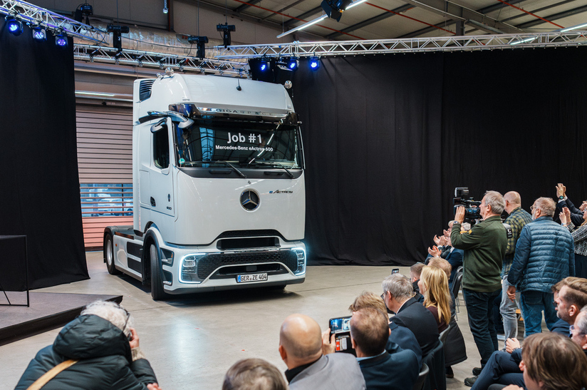 Serienstart für den Fernverkehr: Daimler Truck feiert Serienstart des Mercedes-Benz eActros 600 für den Fernverkehr in Wörth