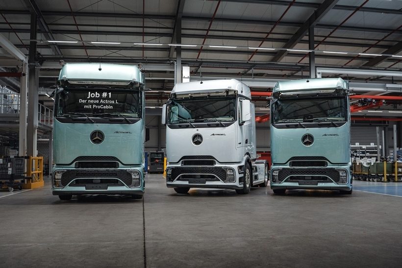 Aerodynamisch verbesserte Performance: Der erste neue Actros L rollt im Mercedes-Benz Werk Wörth vom Band