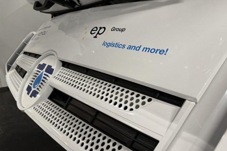 Meilenstein beim Hydrogen Dialogue: Keyou ergibt ersten 18t-Lkw an Pionierkunden EP Trans