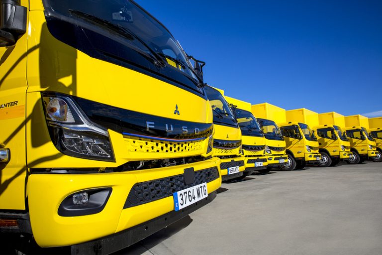 Daimler Truck Marke FUSO übergibt 22 vollelektrische eCanter an Planway Logística in SpanienDaimler Truck brand FUSO handed over 22 all-electric eCanter to Planway Logística in Spain eCanter liefern Post aus: Daimler Truck Marke FUSO übergibt 22 vollelektrische eCanter an Planway Logística in Spanien