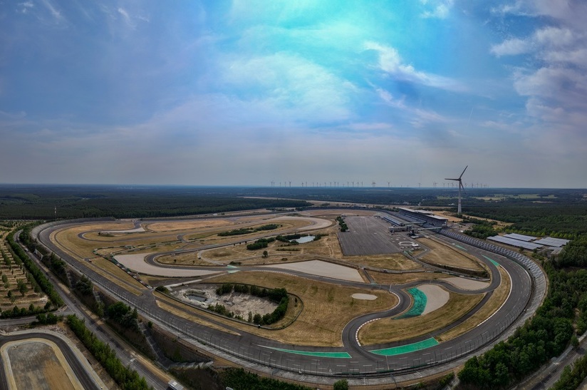 default DEKRA Lausitzring. Expertise für Europa: DEKRA ist als Euro NCAP-Labor für aktive Sicherheit akkreditiert worden.