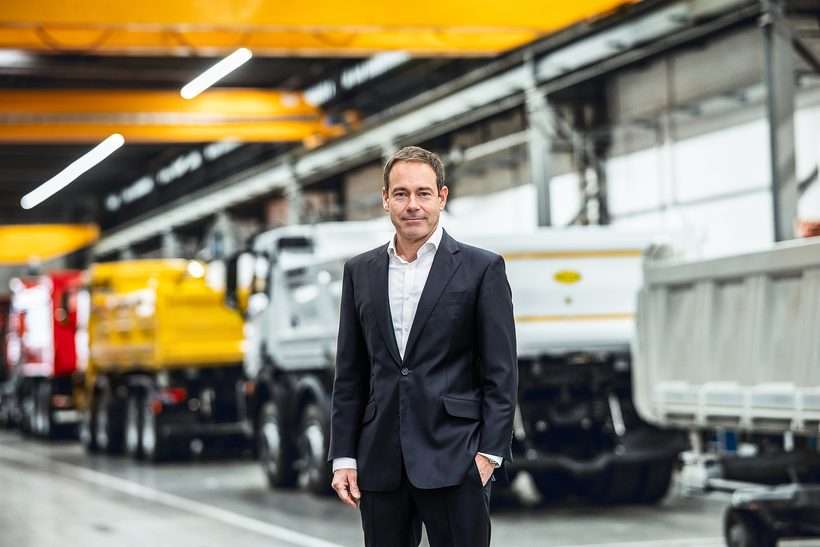 Neue Geschäftsführung Michael Stomberg bei MEILLER Kipper_large Wechsel bei Meiller Kipper: Mit Wirkung zum ersten Februar 2025 übernimmt Michael Stomberg, CEO der MEILLER Gruppe, die Führung der Bereiche Vertrieb, Produktmanagement und Service der F.X. Meiller Fahrzeug- und Maschinenfabrik – GmbH & Co KG.