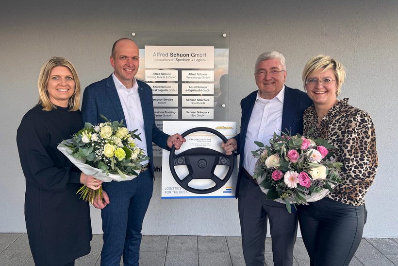 Verantwortung für nächste Generation: Theo Schuon übergibt seine Firmenanteile an der Alfred Schuon Spedition + Logistik Unternehmensgruppe an seine Töchter Sandra Grimm und Bianca Kuppetz sowie seinen Sohn Alexander Schuon.