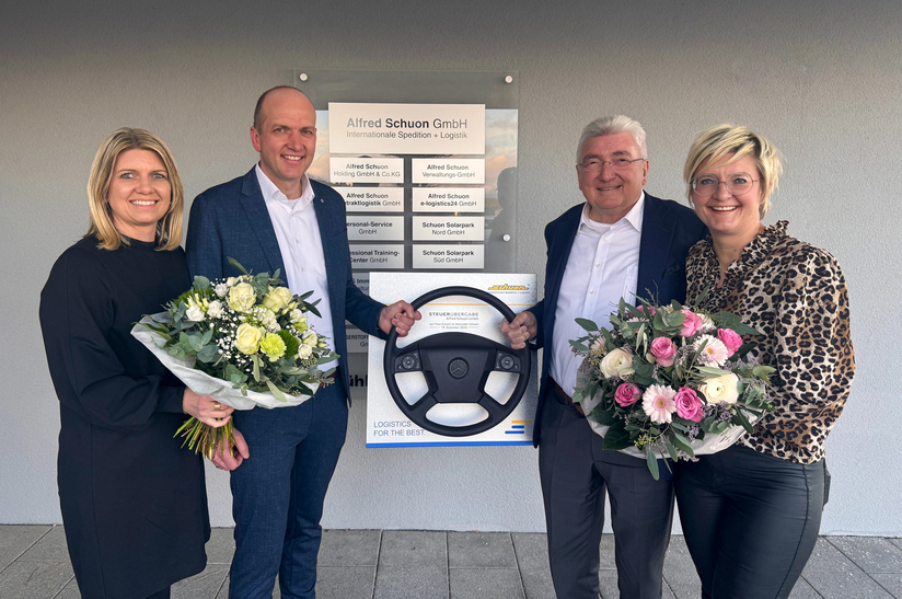 Schuon_Steuerübergabe Verantwortung für nächste Generation: Theo Schuon übergibt seine Firmenanteile an der Alfred Schuon Spedition + Logistik Unternehmensgruppe an seine Töchter Sandra Grimm und Bianca Kuppetz sowie seinen Sohn Alexander Schuon.
