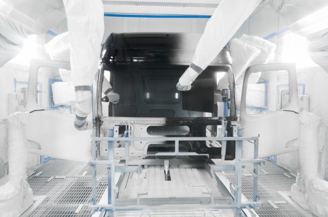 Alles im Lack in Wörth: Neue Lackierung im Mercedes-Benz Werk Wörth verbessert CO2-Bilanz der Produktion.