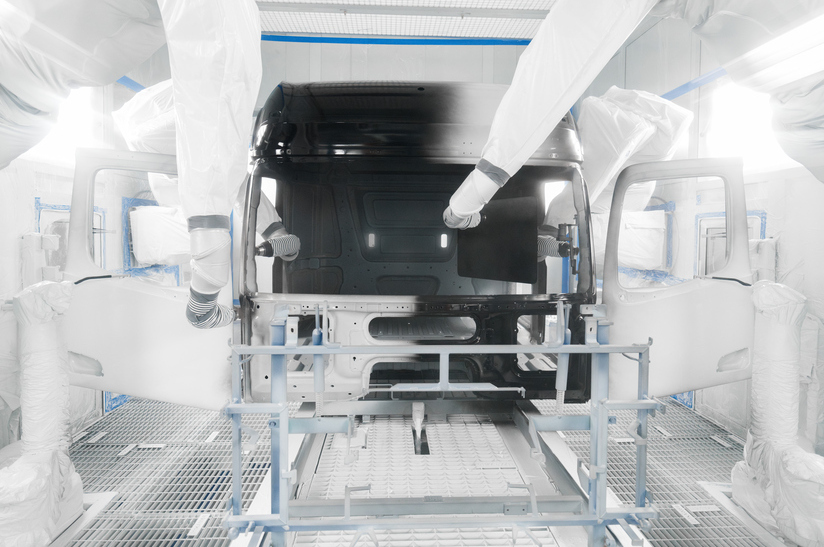 Alles im Lack in Wörth: Neue Lackierung im Mercedes-Benz Werk Wörth verbessert CO2-Bilanz der Produktion.