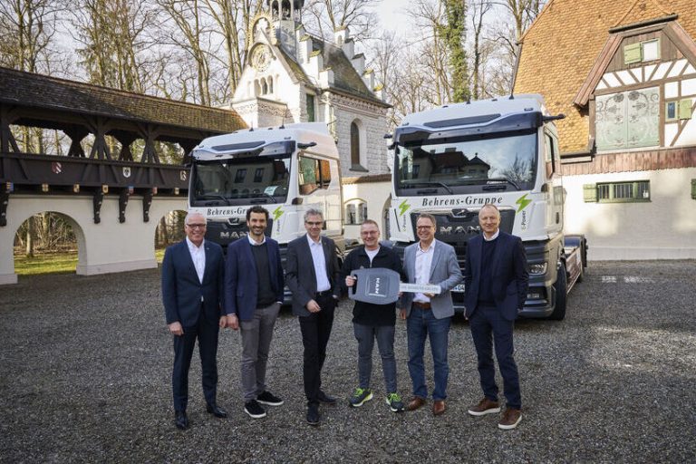 behrens-035 Premiere für die elektrische Holzlogistik: MAN übergibt erste eTGX an die Behrens-Gruppe