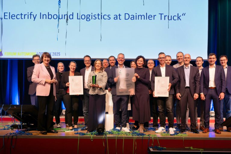 Daimler Truck gewinnt VDA-Logistik-Award 2025: Erster Platz für Projekt „Electrify Inbound Logistics“Daimler Truck wins VDA Logistics Award 2025: First place for “Electrify Inbound Logistics” project Elektrifizierung des Anlieferverkehrs: Daimler Truck gewinnt VDA-Logistik-Award 2025: Erster Platz für Projekt „Electrify Inbound Logistics“