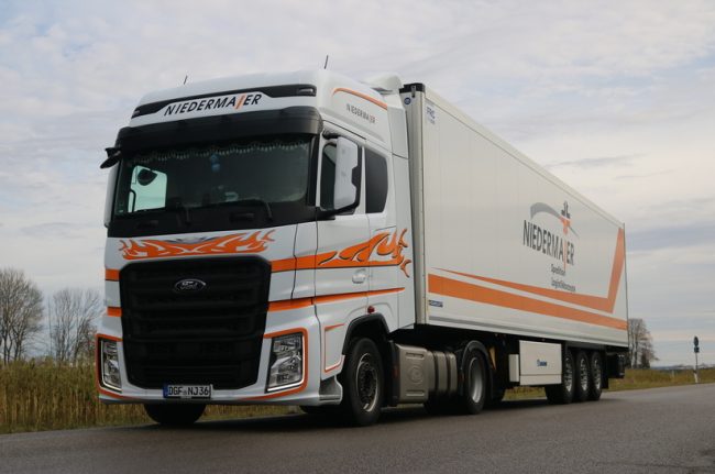 Sattelzugmaschinen überzeugen in Niederbayern: Ford Trucks F-MAX: Spedition Niedermaier lobt starke Performance