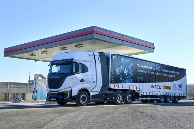 Wasserstoffprojekt auf der Straße: Iveco liefert zwei S-eWay Fuel Cell Sattelzugmaschinen an BMW – damit sind die ersten Fahrzeuge des H2Haul-Wasserstoffprojekts auf der Straße