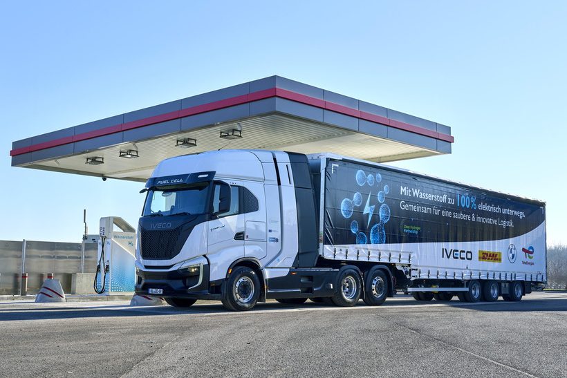 Wasserstoffprojekt auf der Straße: Iveco liefert zwei S-eWay Fuel Cell Sattelzugmaschinen an BMW – damit sind die ersten Fahrzeuge des H2Haul-Wasserstoffprojekts auf der Straße