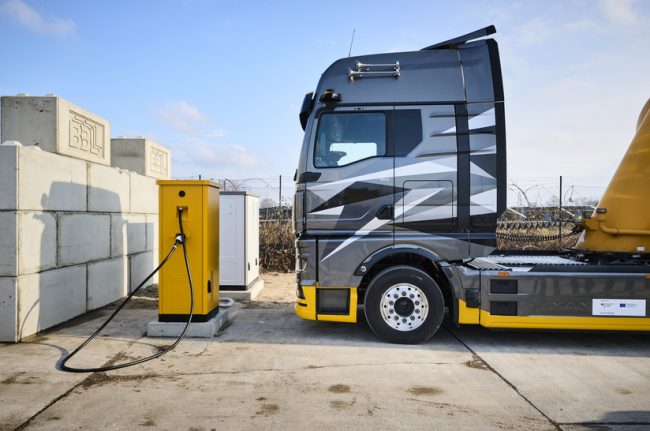 Nachhaltige Bau- und Betonlogistik: MAN Truck & Bus liefert zwei vollelektrische MAN eTGX an Betonwerk Bad Lausick