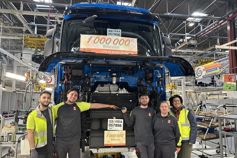 1 Million Renault Trucks Bourg 2025_2 Renault Trucks feiert Meilenstein: Eine Million Lkw aus Bourg-en-Bresse