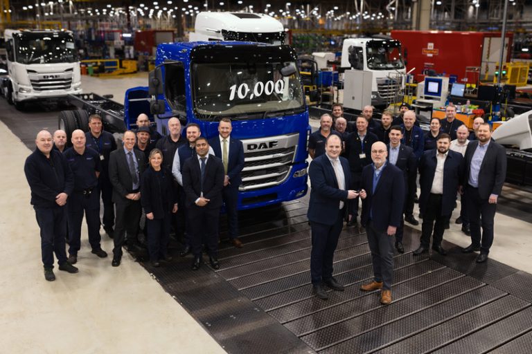 Zehntausendste DAF XB in Leyland Jubiläum der neuen Generation: DAF Trucks hat seinen 10.000. XB-Lkw der neuen Generation im Werk in Leyland im Vereinigten Königreich hergestellt.
