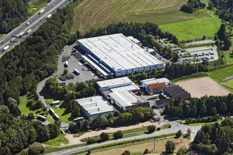 Achsenmillionäre aus Bessenbach: SAF-HOLLAND feierte Meilenstein für das Werk in Bessenbach – die 3 Millionste Achse vom Band