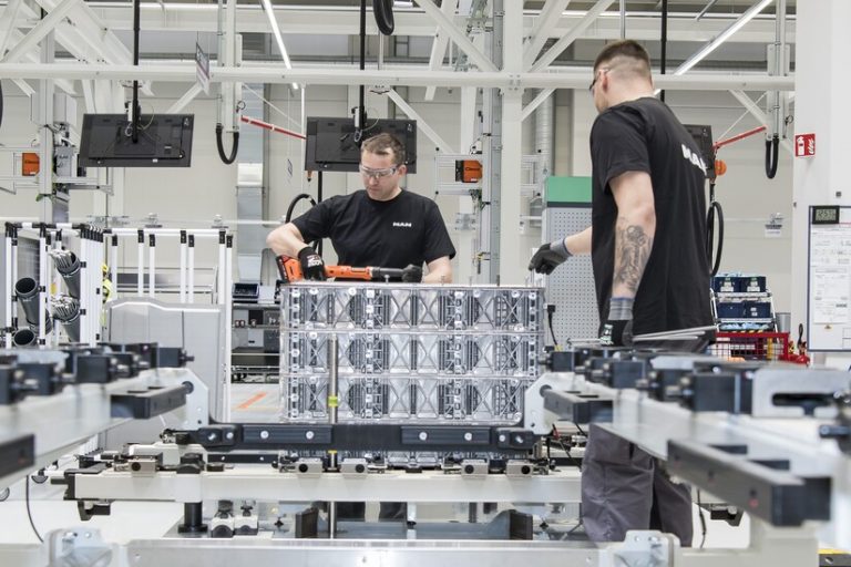 Großinvestition in Batterieproduktion: MAN investiert eine halbe Milliarde Euro in Nürnberg und startet dort Batterieproduktion für E-Trucks und E-Busse.