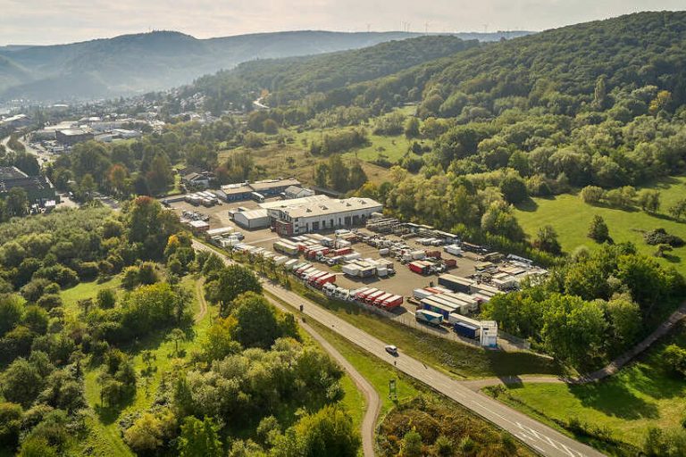 Betriebsgelnde-Bernkastel-Kues-Panoramabild Weichen für die Zukunft gestellt: Orten Gruppe regelt Nachfolge
