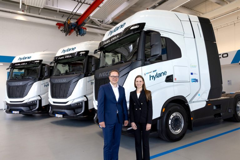 IVECO_hylane Mehr wasserstoffbetriebene Nutzfahrzeuge: Iveco übergibt drei S-eWAY Fuel Cell Sattelzugmaschinen an hylane