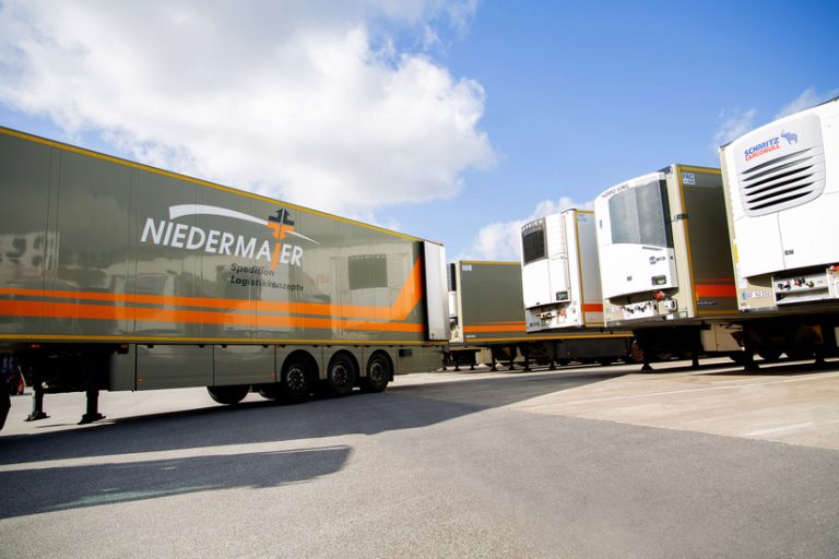 Pressefoto Niedermaier-2 Transportsektor im Fokus: Logistikbude verwaltet Ladungsträger für Niedermaier Spedition und Spedition Knecht